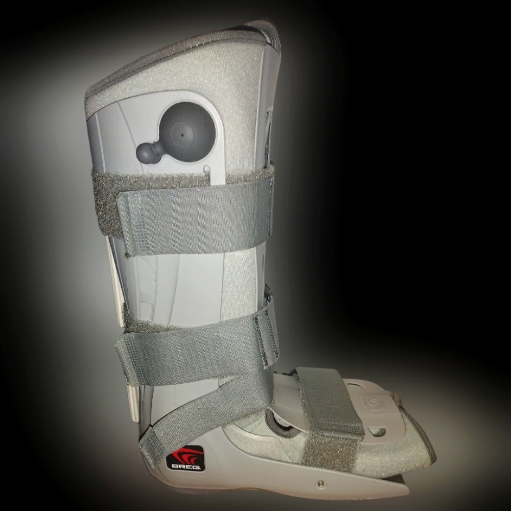 2nd Hand Breg Air Cast Tall Model Size M Men's 5.5-9 Women's 6-9.5